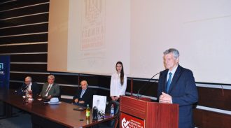Dobitnik priznaja POČASNI ČLAN velemajstor Bonja Ivanović za govrnicom Dobitnik priznaja POČASNI ČLAN velemajstor Bonja Ivanović za govrnicom