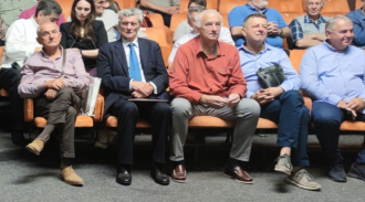 Velmajstori Bonja Ivanović i Petar Popović sa uspešnim priavrdnicima Zdravkom Pvićevićem i Radojicom Šljivićem Velmajstori Bonja Ivanović i Petar Popović sa uspešnim priavrdnicima Zdravkom Pvićevićem i Radojicom Šljivićem